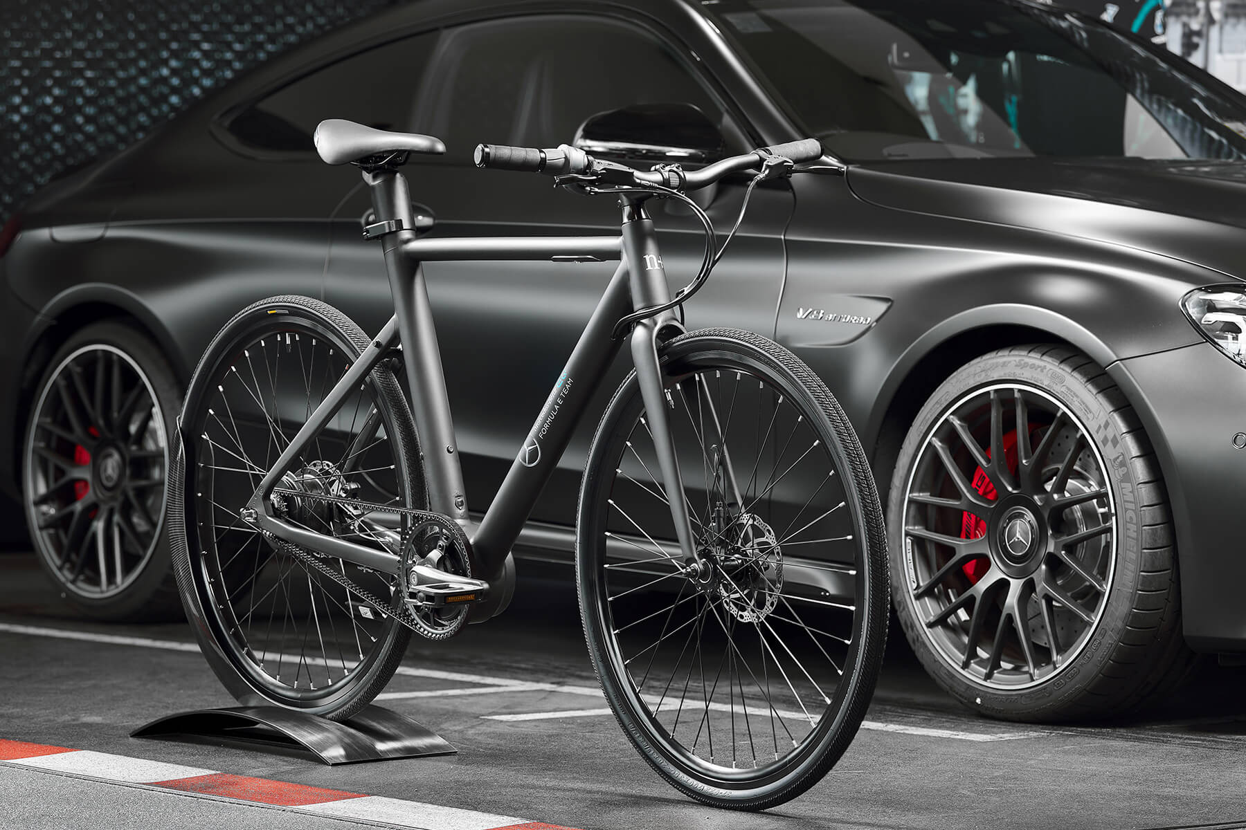 Велосипед Mercedes-Benz EQ Formula E Team